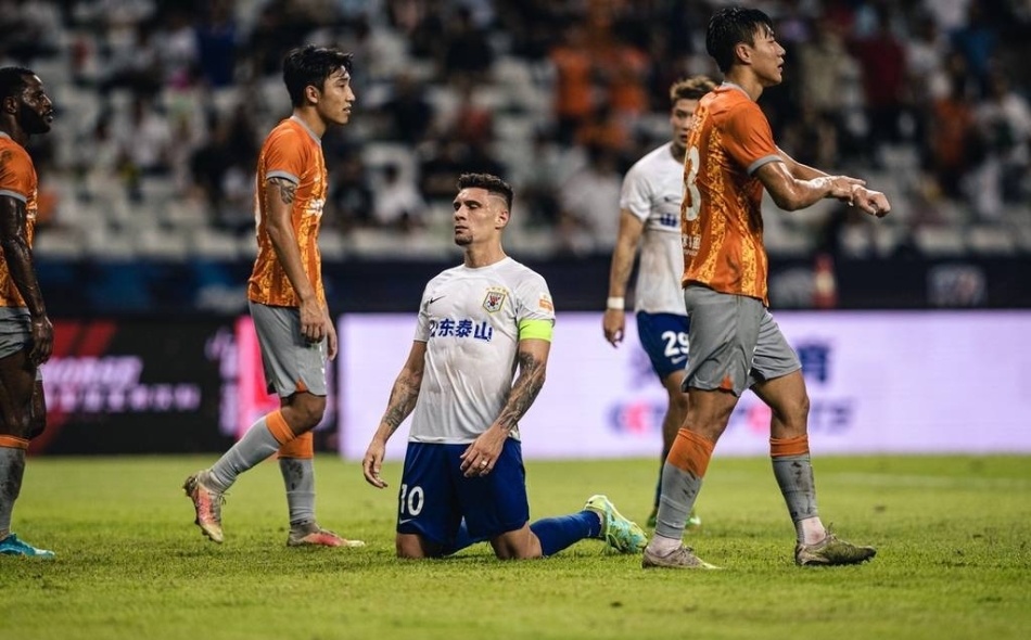  波鸿年轻门将神勇发挥，多次扑救力保球队全身而退  